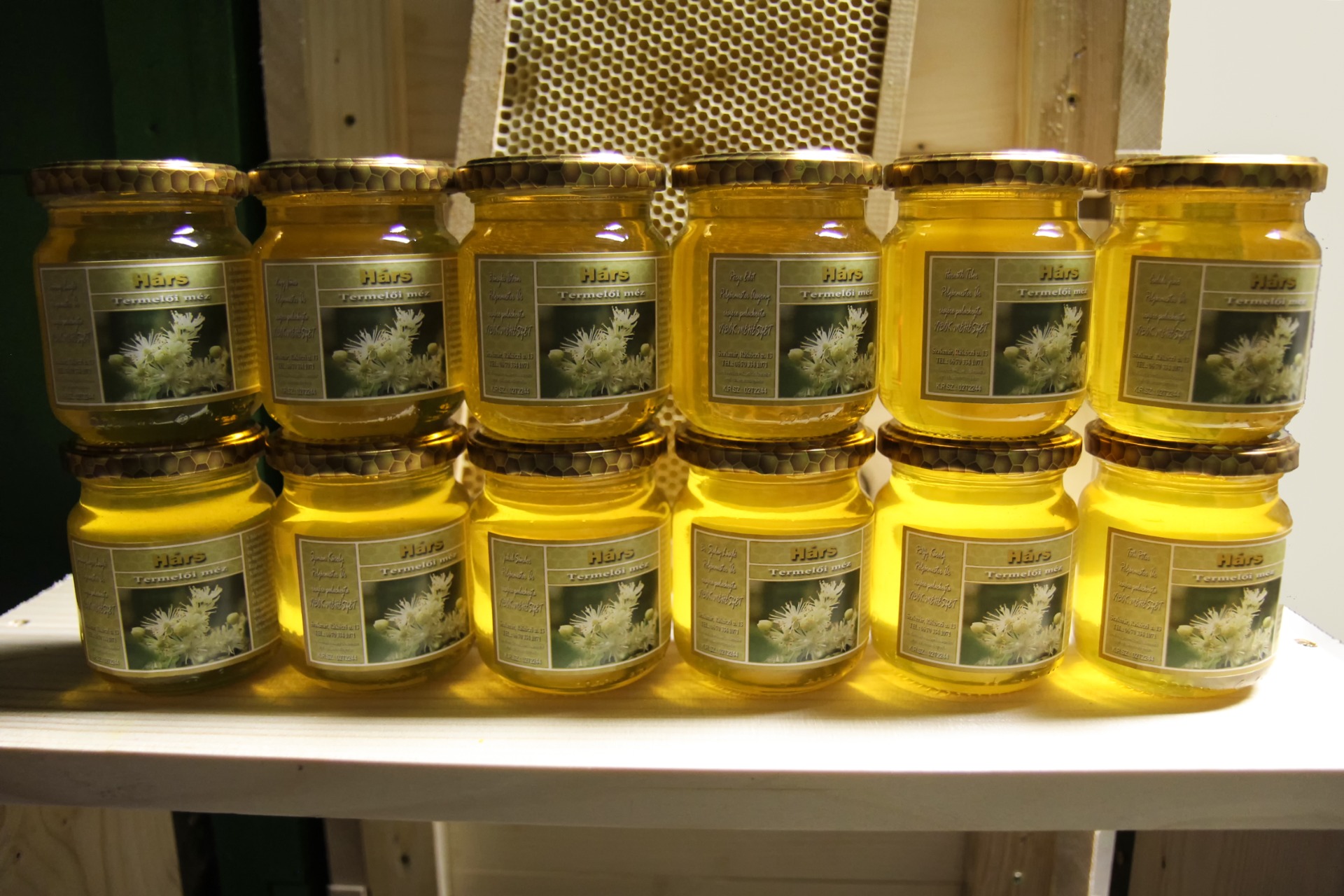 Dr. Sümegi Mihály által rendelt 250g-os hárs méz, egyedi névre szóló címkévével Budapest kerületi polgármestereinek.